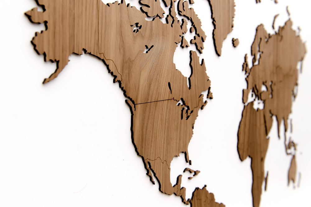 картинка Деревянная карта мира World Map Wall Decoration Exclusive, орех от магазина "Paul's collection"