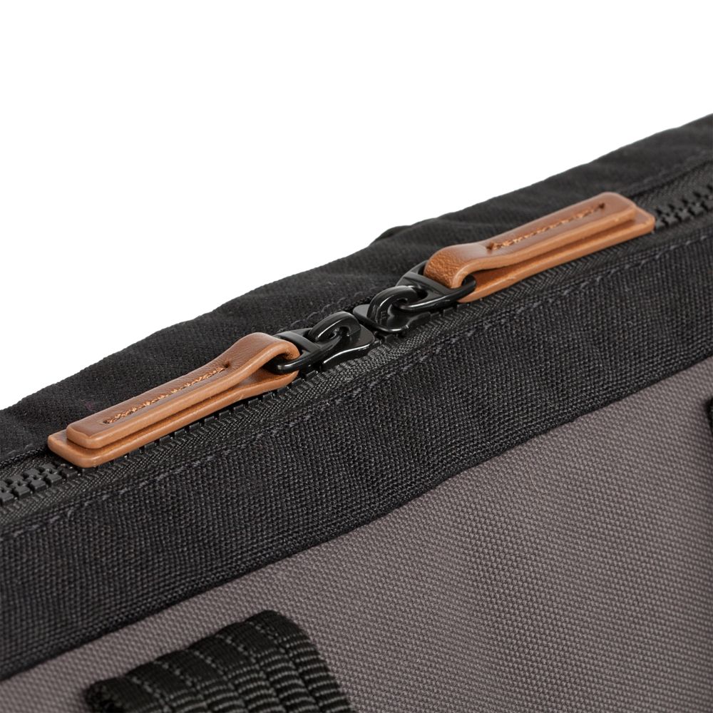 картинка Сумка для ноутбука Sideways Laptop Bag, черная с серым от магазина "Paul's collection"